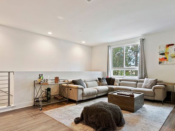 4th image of 2111 N Cahuenga Blvd #12A
