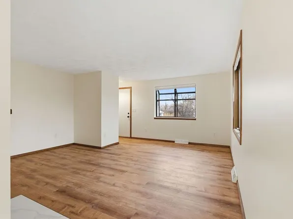 8211 Erskine Dr, Bridgeport, NY 13030