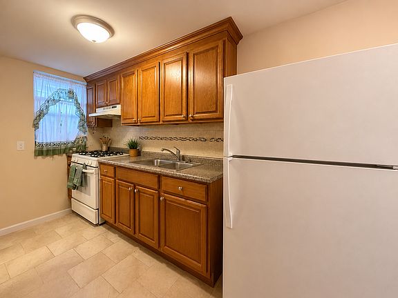5th image of 2058 E 34th St #1