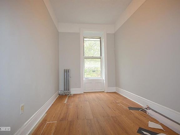 5th image of 186 Vernon Ave APT 2