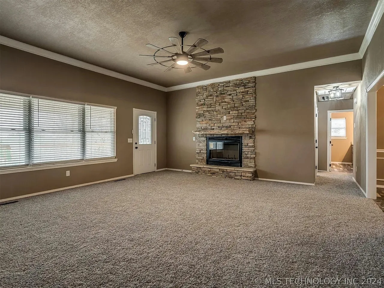5 bed, 2970 sqft, $2,600 — Photo 3