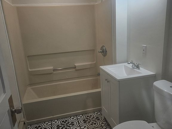 5th image of 12 Sylvan St #1