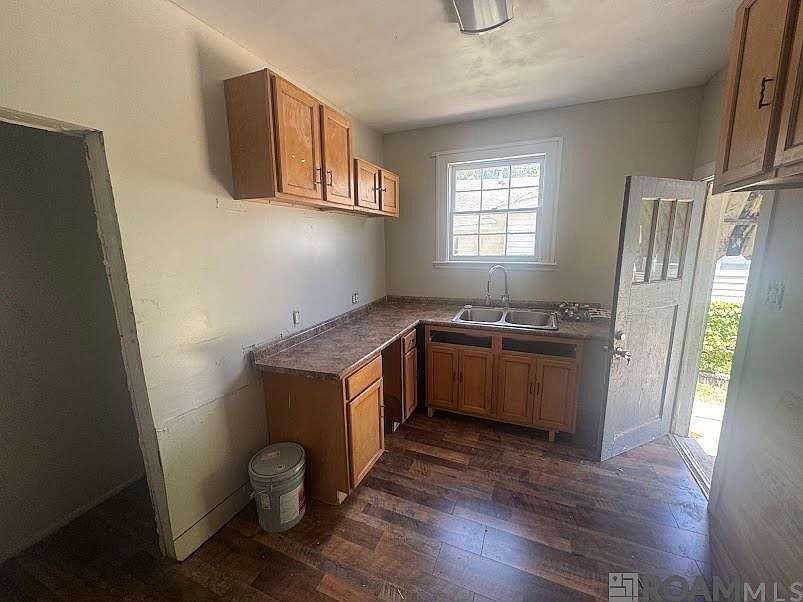 1st image of 231/233 Chatsworth St