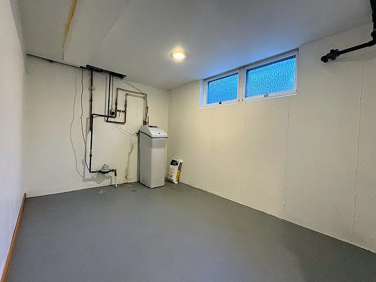 Workout/Exercise space or Storage Room