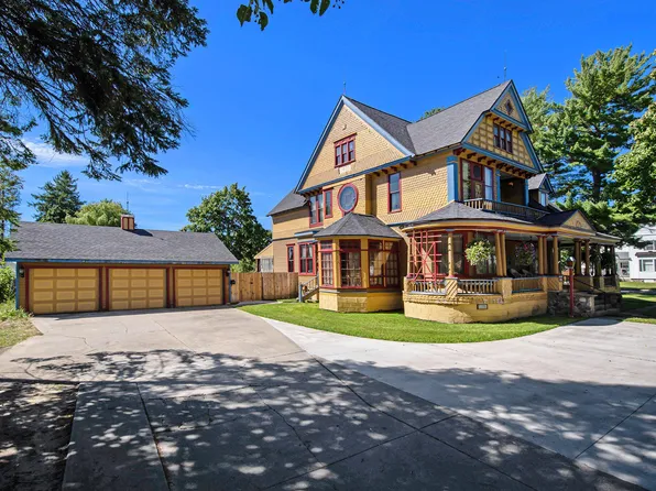 221 N Center Ave, Gaylord, MI 49735