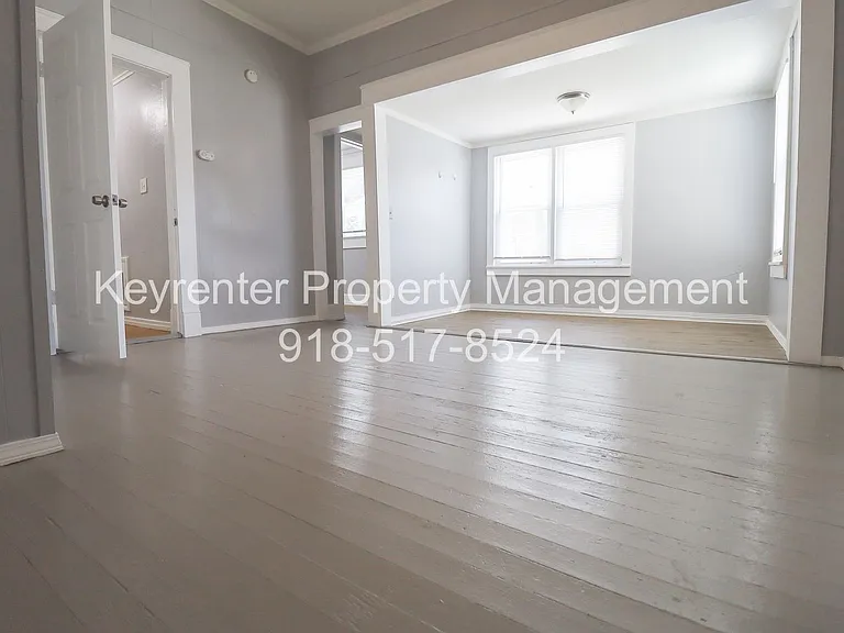 E 4th Street Duplex — Photo 5