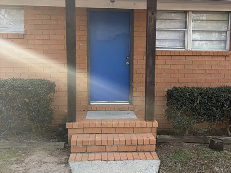 615 Cedarwood Dr — Photo 1