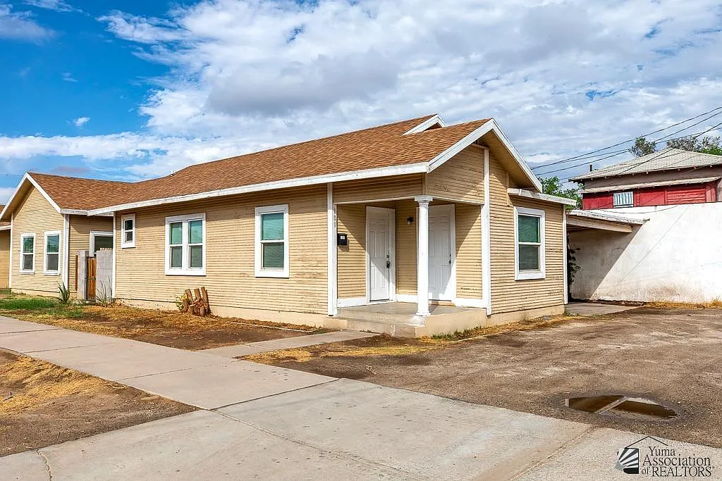 2 bed, 1.0 bath, 728 sqft, $995 — Photo 1