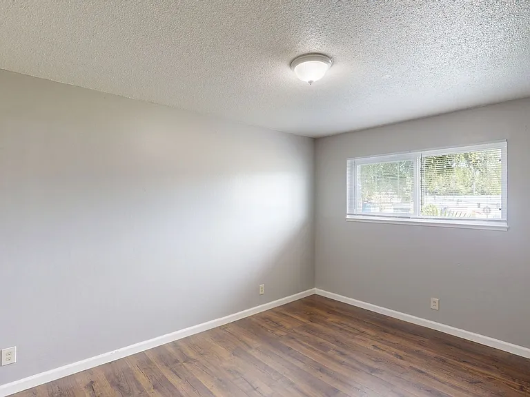 5550 Central Ave — Photo 14
