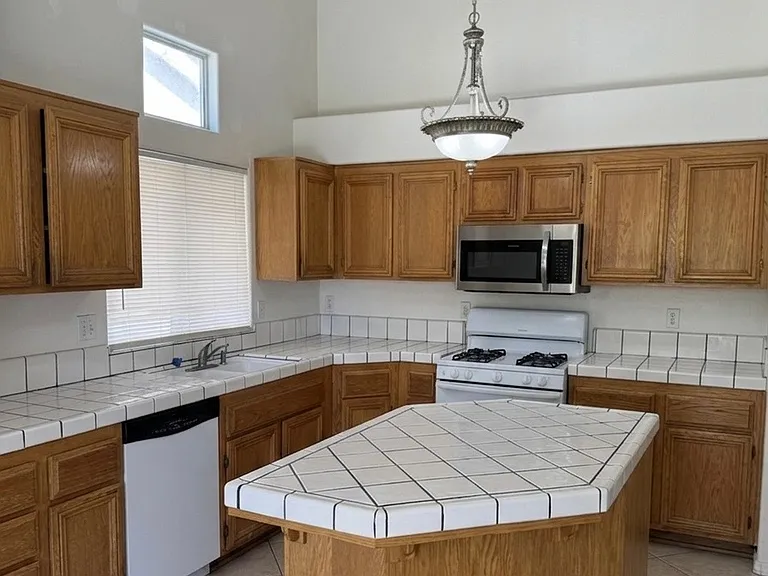 8420 Winlock St — Photo 5