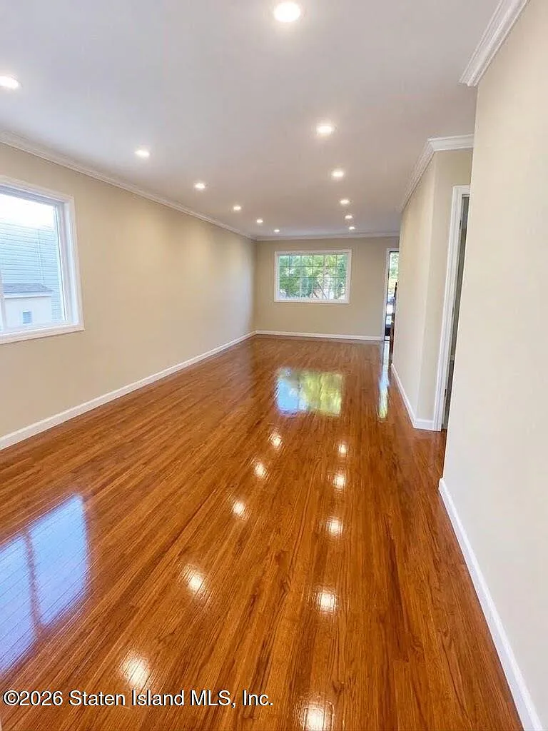 3 bed, 1.5 bath, 2100 sqft, $3,600 — Photo 4