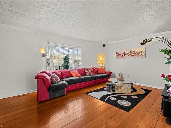 5th image of 4404 Essex Ct