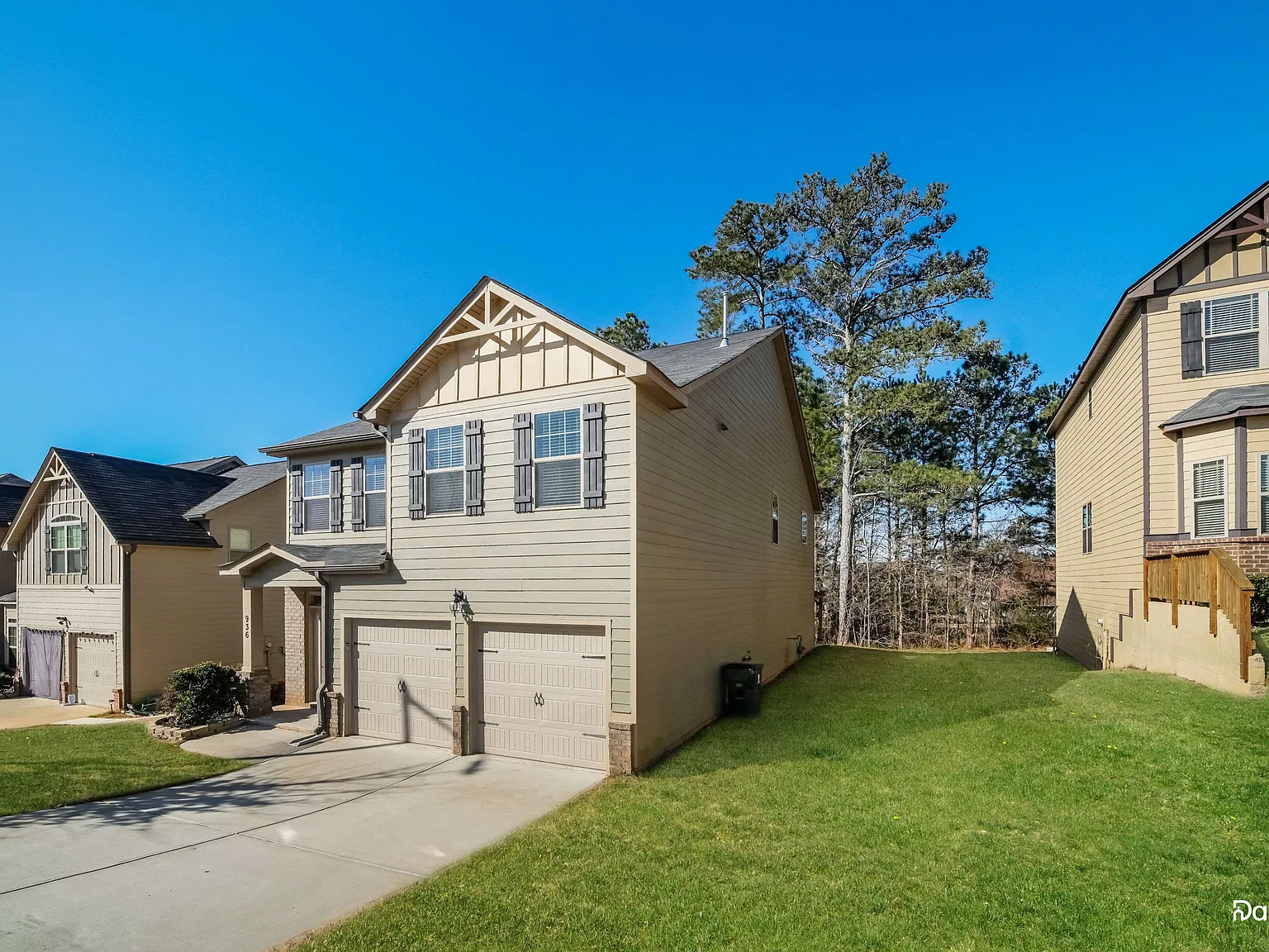4 bed, 2.5 bath, 2864 sqft, $2,605 — Photo 2