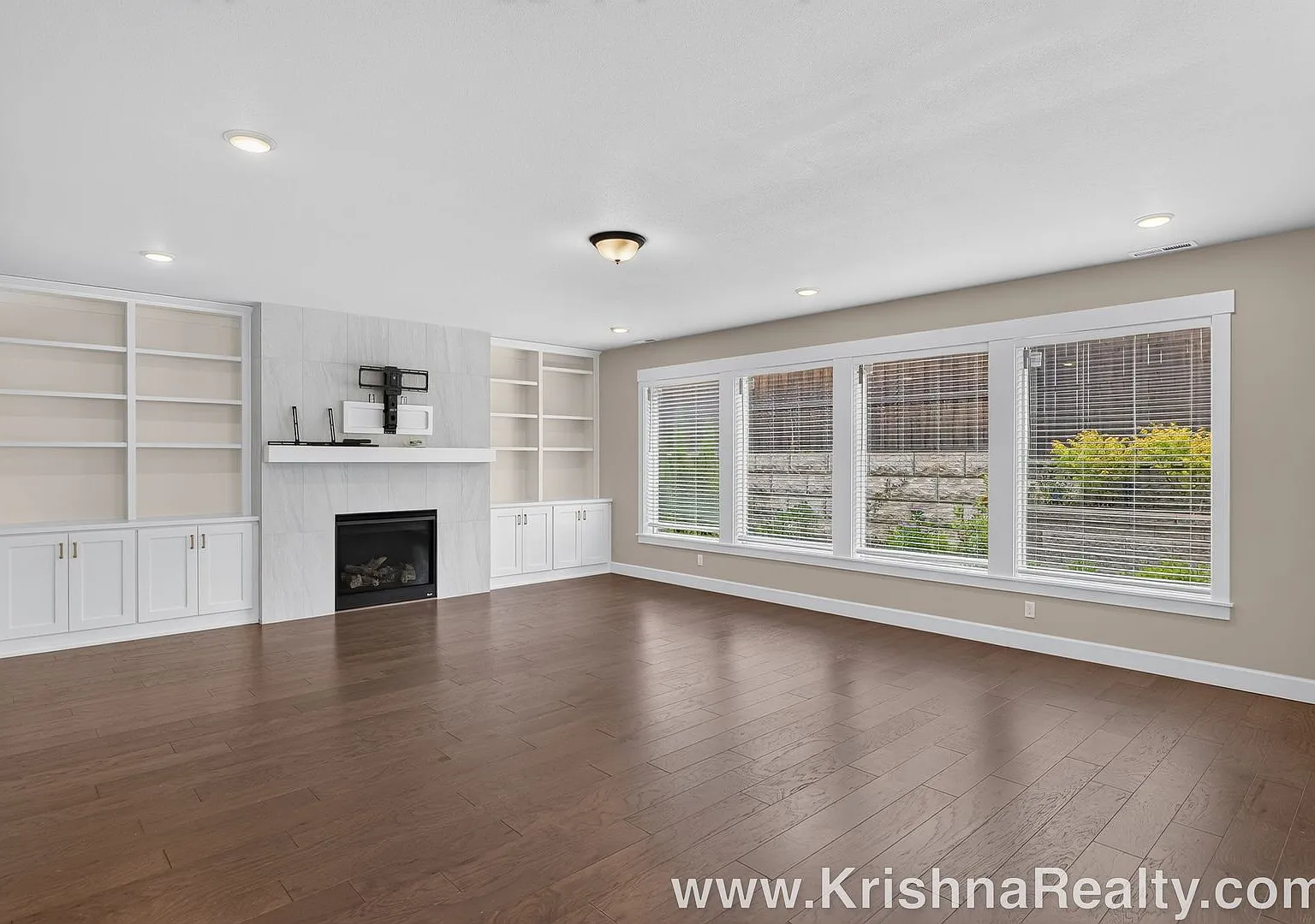 Modern 4 Bedroom | 2.5 Bathroom | Craftsman in Abbey Creek | Main Level Den/Office! | Corner Lot ... — Photo 3
