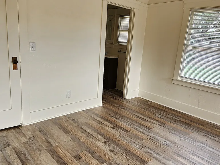 401 N Cherry St — Photo 28