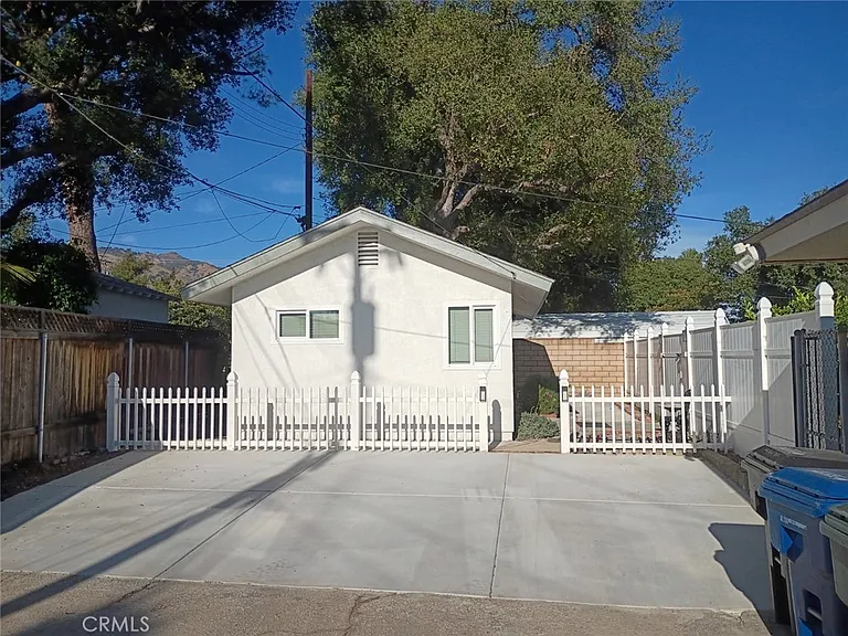 947 E Cypress Ave — Photo 3