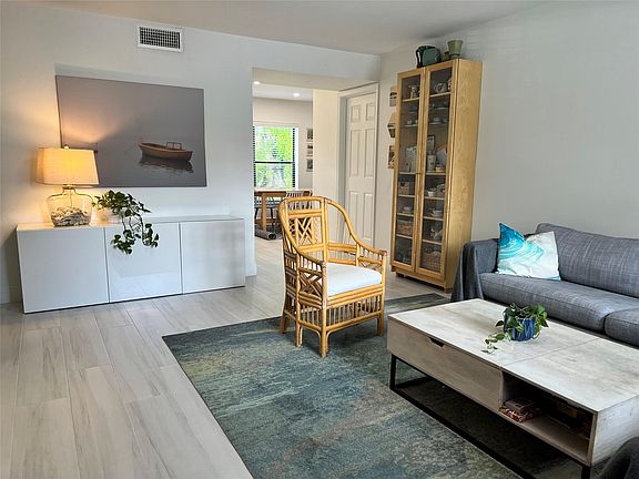2nd image of 1 Via De Casas Sur #102