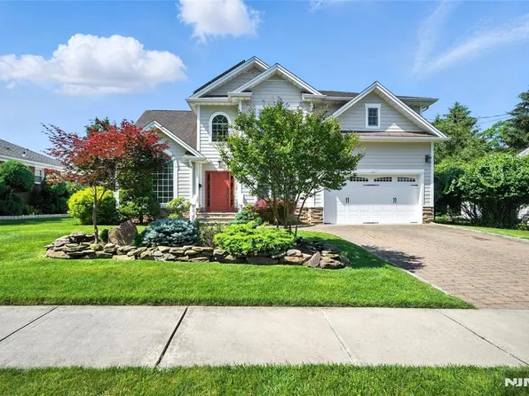 6 Highland Ave, Demarest, NJ 07627