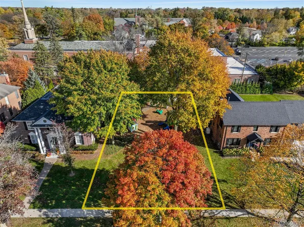 0 Larchlea Dr, Birmingham, MI 48009