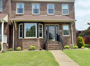 240 Meadowcrest Dr, Florence, AL 35630