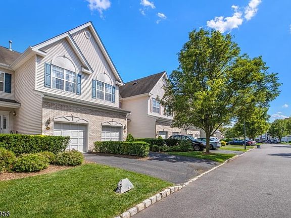2nd image of 525 Coventry Dr