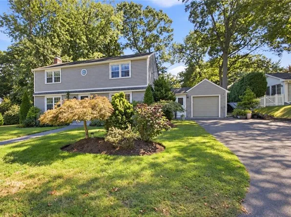 139 Woodstock Ln, Cranston, RI 02920