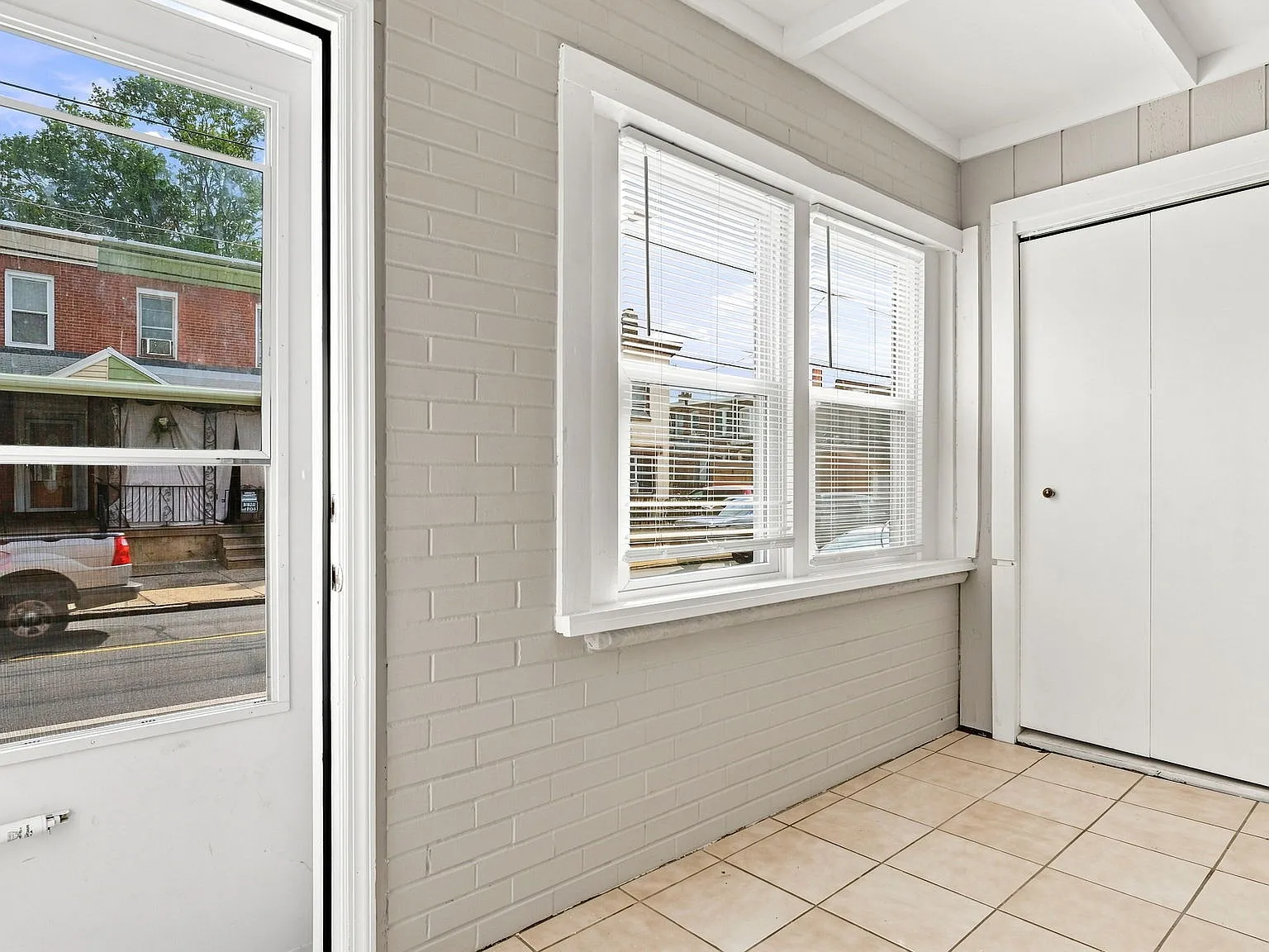 3 bed, 1.5 bath, 1136 sqft, $1,700 — Photo 3