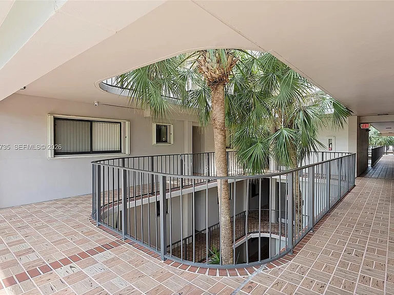 8760 SW 133rd Avenue Rd #301 — Photo 2