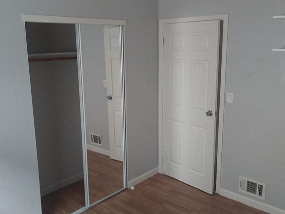 4th image of 141 Park Dr N