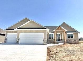 275 E Spartan Dr, Appleton, WI 54913