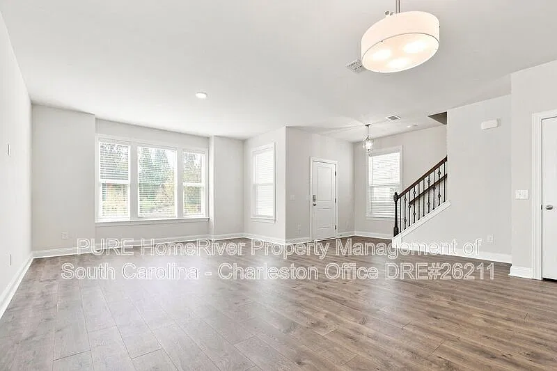 3 bed, 3.0 bath, 2000 sqft, $2,699 — Photo 4