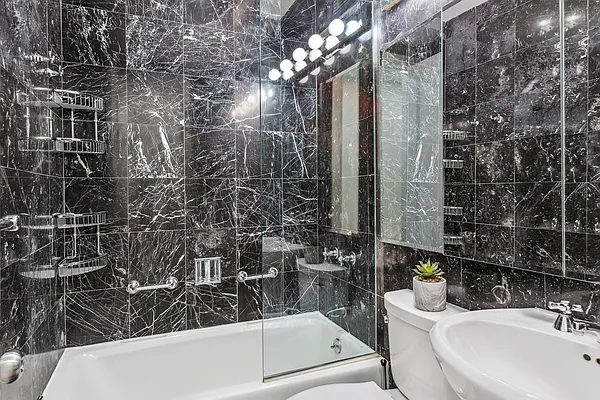 Rented by Luxian International Realty LLC | media 52