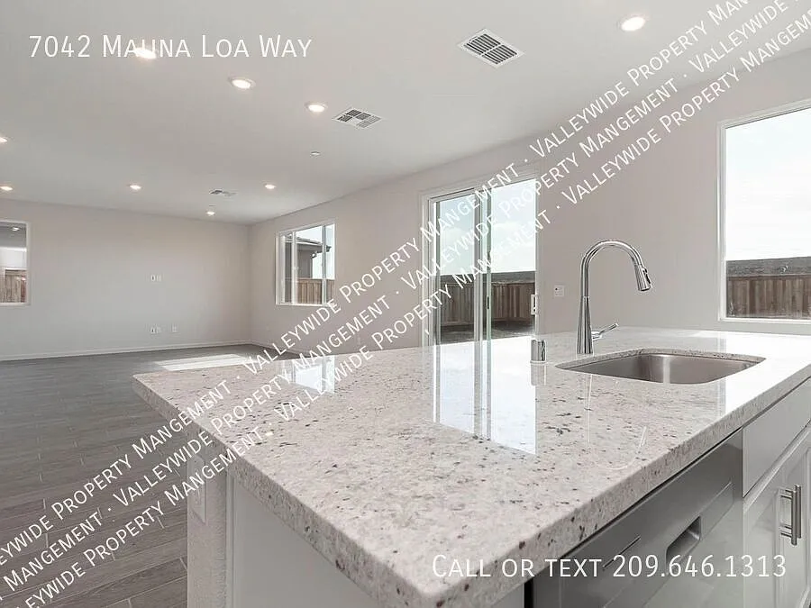 7042 Mauna Loa Way - 1 — Photo 4