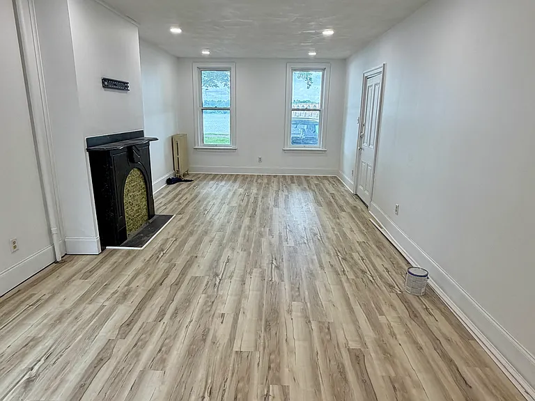 549 S Front St #A — Photo 8