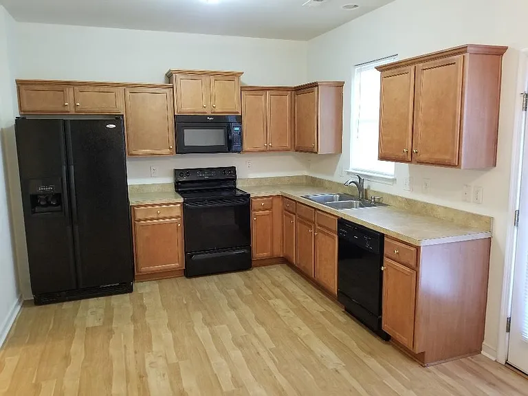 106 Colter Dr — Photo 6