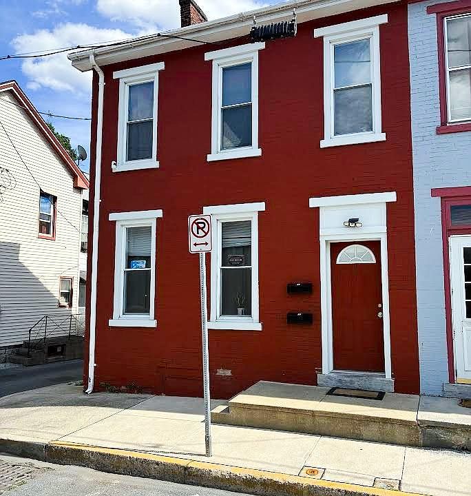 1st image of 924 Water St