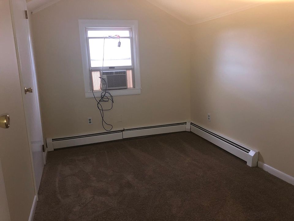 2nd image of 31 S Stone Ave
