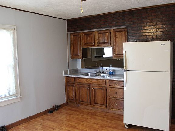 5th image of 614 S Locust St