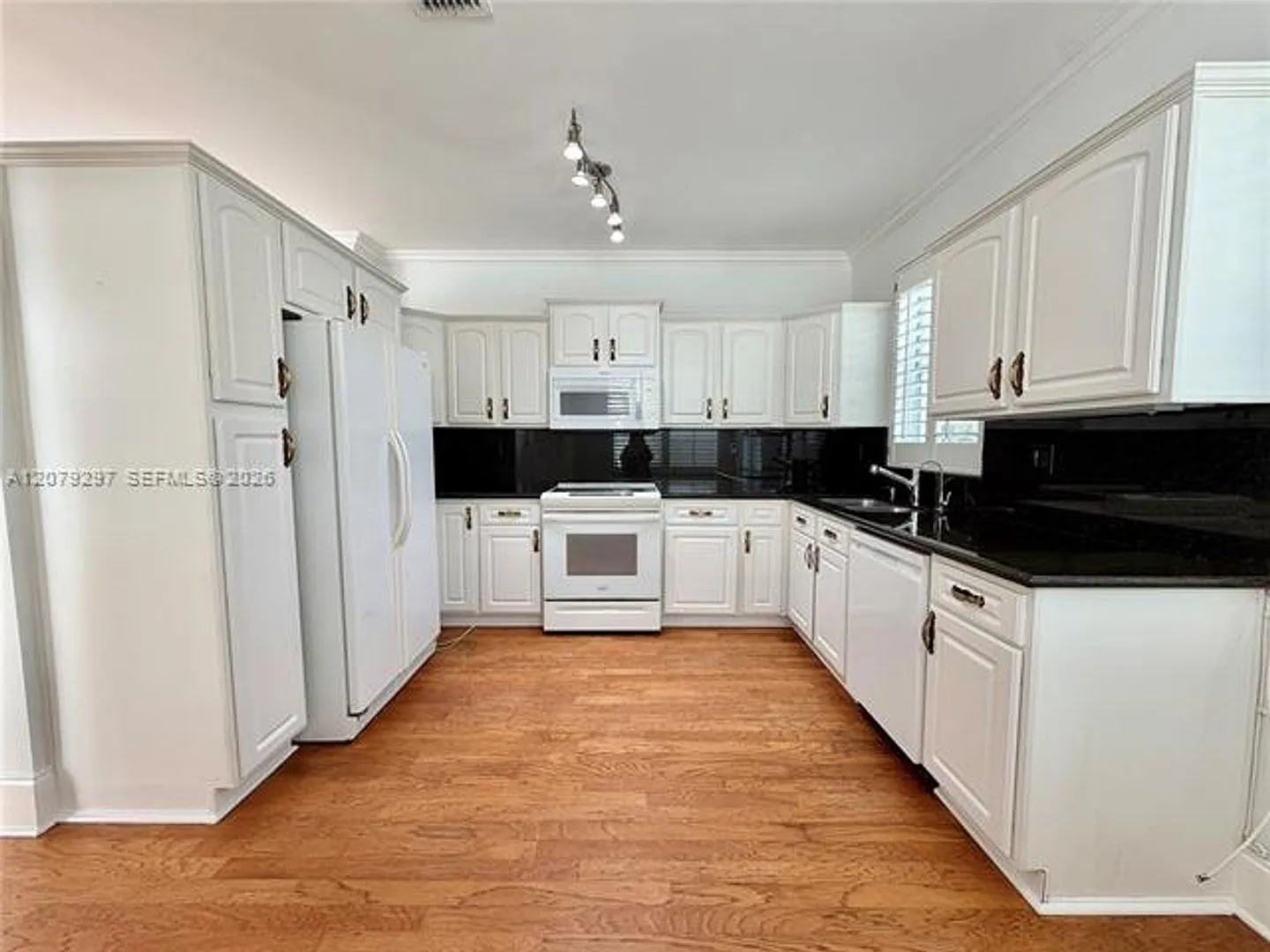 1135 Cliffrose St th 1135, Hollywood, FL 33019 — Photo 1