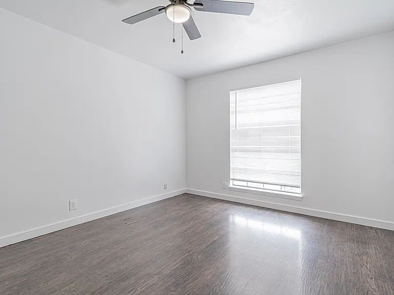 221 E Craig Pl #1 — Photo 14