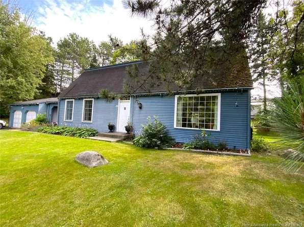 28 Lawson St, Edmundston, NB E3V 1Z4