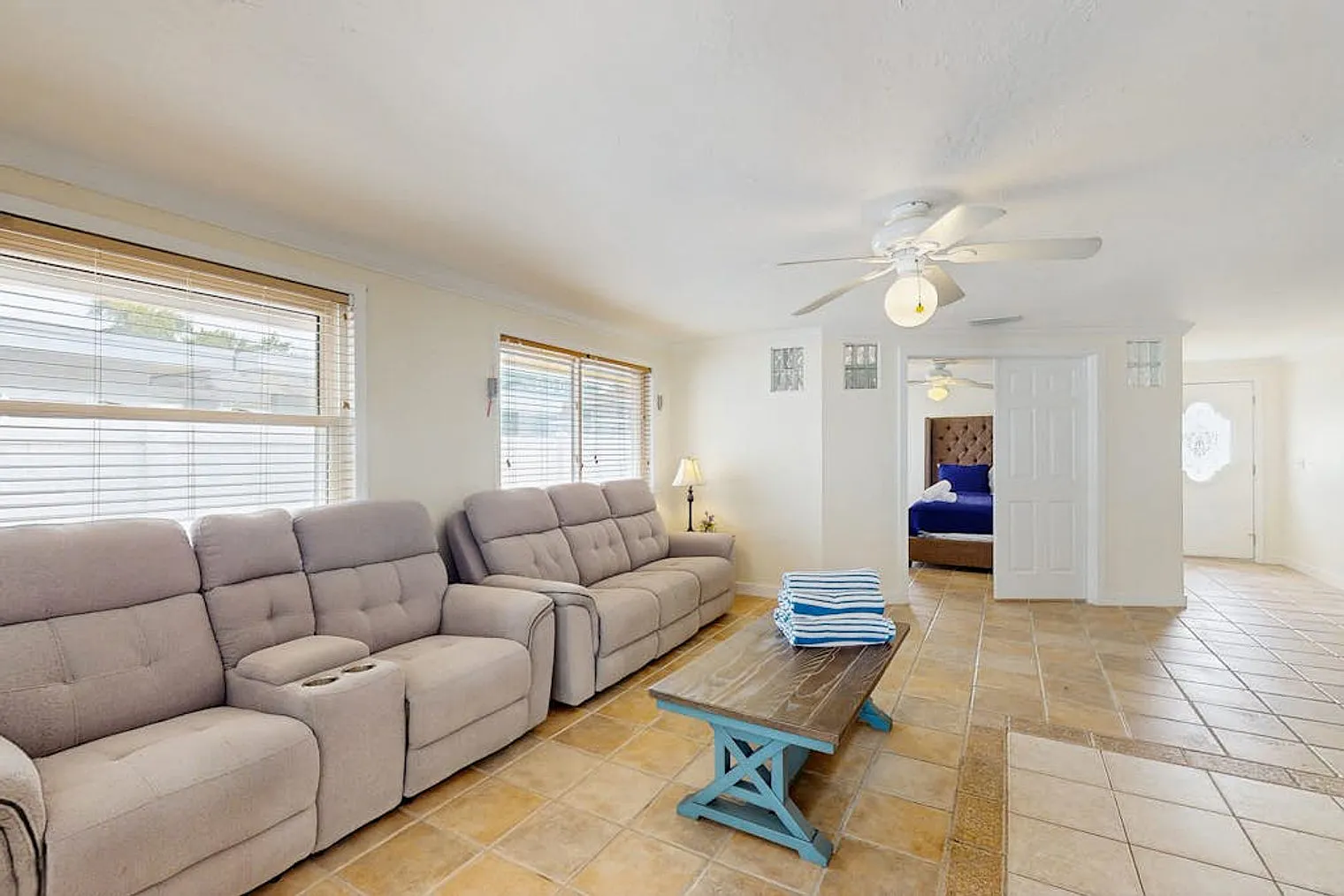 3 bed, 2.0 bath, 1689 sqft, $5,751 — Photo 3
