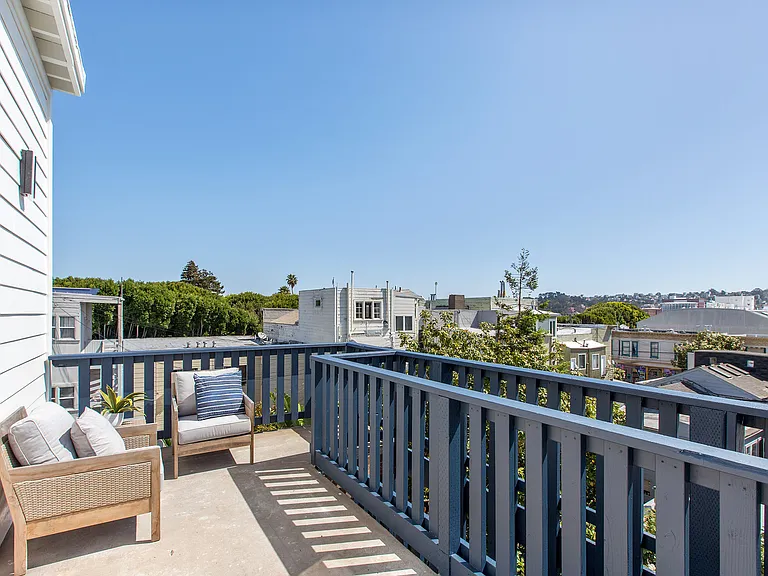 1329 S Van Ness Ave — Photo 12