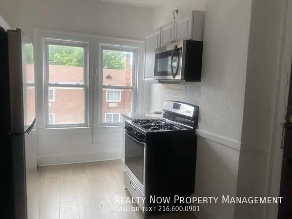 11871 Lake Ave APT 8, Lakewood, OH 44107