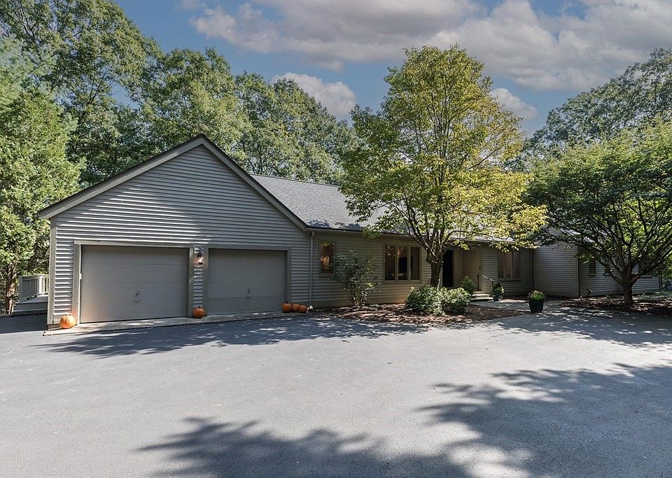 34 Hilltop Rd, Weston, MA 02493 | Zillow