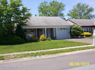 17 Oakham Row, Manchester, NJ 08759