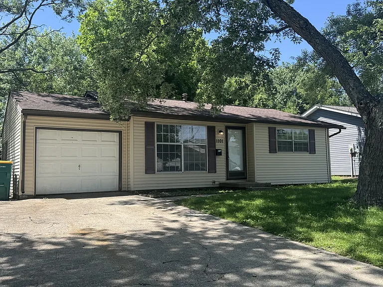 1101 W Nixon Dr — Photo 1