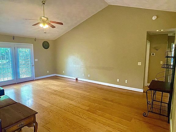 4th image of 2523 Churchill Dr NW