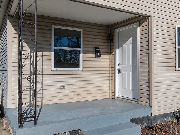 2nd image of 1522 Nelson Ave
