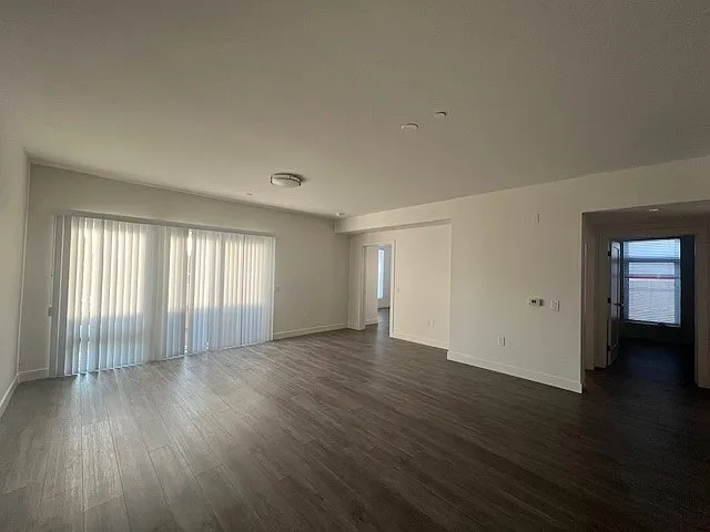 Glenoaks Residences — Photo 11